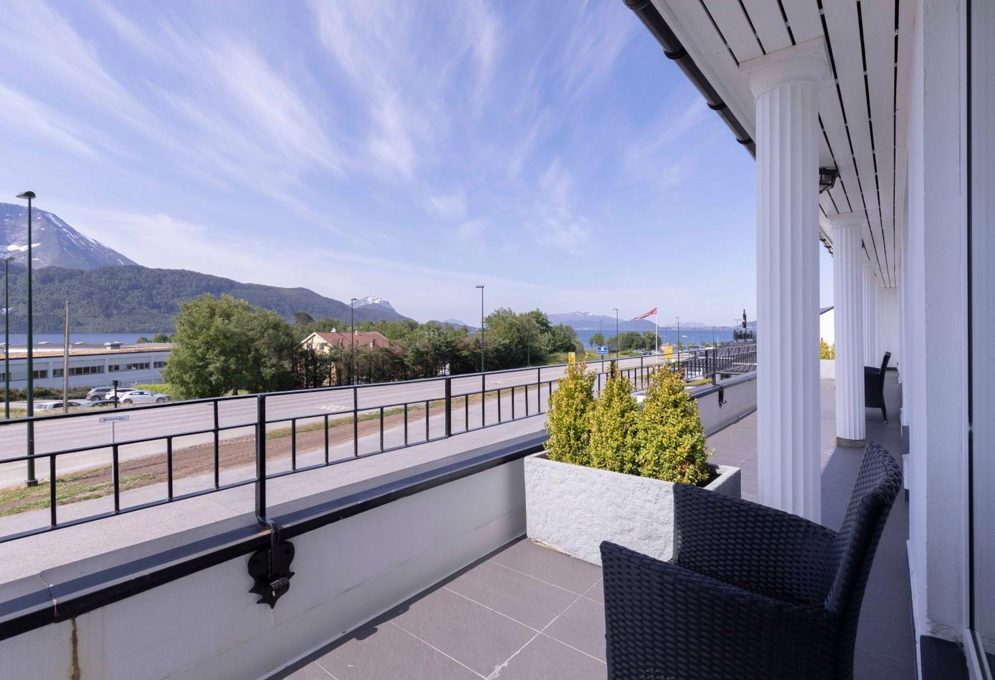 Aursnes Hotell Sykkylven Bagian luar foto