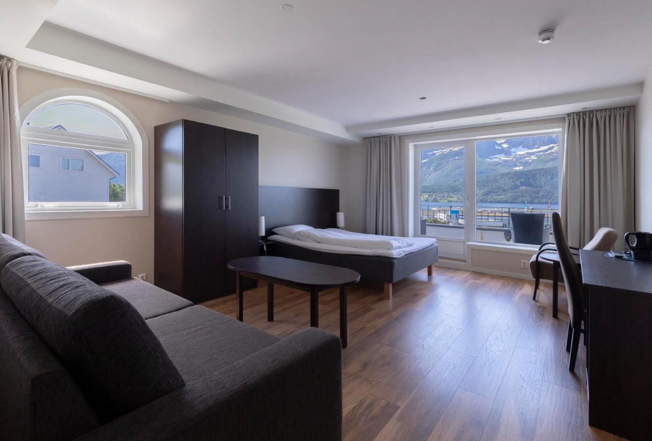 Aursnes Hotell Sykkylven Bagian luar foto
